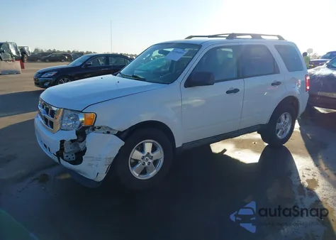 2012 Ford Escape Xls z USA, uszkodzony, nr VIN 1FMCU0C79CKB33807